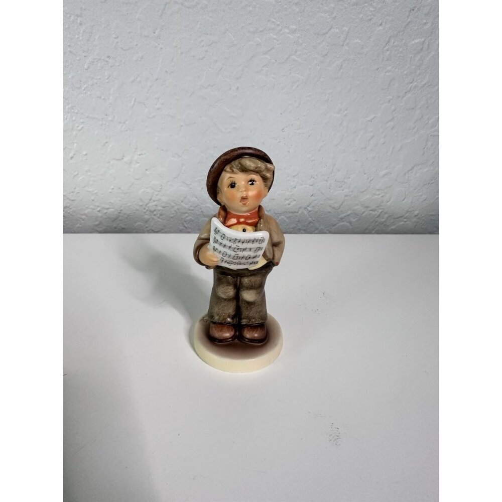 M.I. HUMMEL - Hitting The High Note  Boy‎ FIGURINE  Hum 846  # 1996